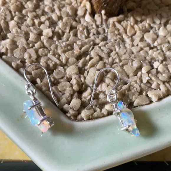 Vintage 925 Ethiopian opal earring